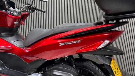 Honda PCX WW PCX 125 2016 ONLY 13K 1 OWNER LONG MOT WARRANTY 125CC 24