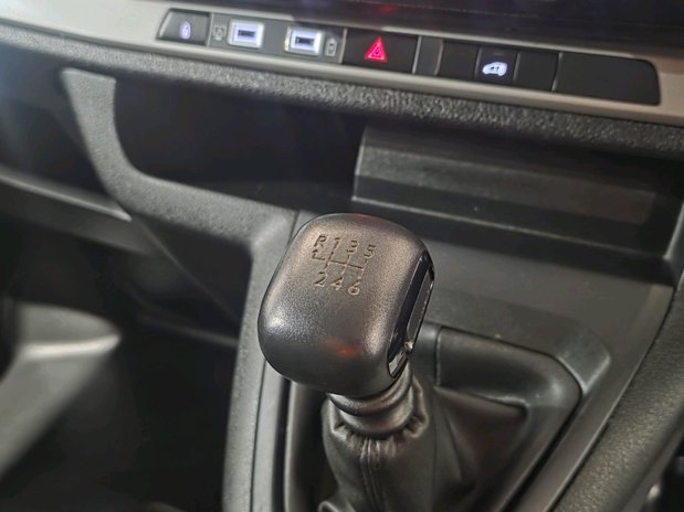 Vauxhall Vivaro VIVARO XL DIESEL 2.0 Turbo D 145 Prime H1 Van 22