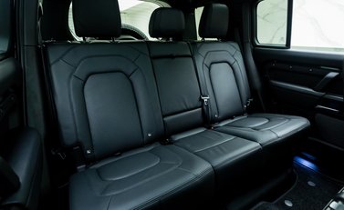 Land Rover Defender 110 V8 P525 13