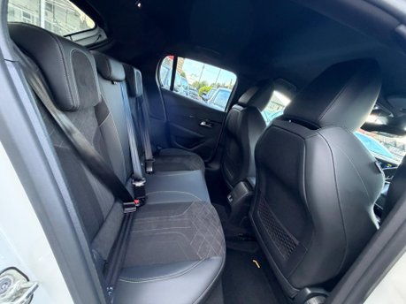 Peugeot 208 GT PREMIUM 11
