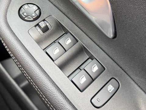 Vauxhall Mokka 100kWh Ultimate 50 kWh 5dr Auto 33