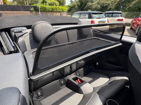 Mini Convertible Cooper 1.5 Petrol Manual Chili + PARKING ASSISTANT + VISIBILITY PACK 6