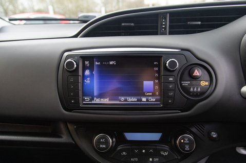 Toyota Yaris VVT-I DESIGN M-DRIVE S TSS 23