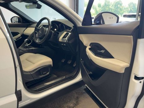 Jaguar E-Pace 2.0 E-PACE R-Dynamic S D 4x2 5dr 3