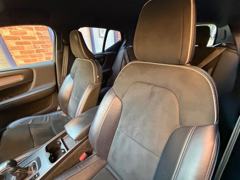 Volvo XC40 2.0 D3 R-Design Euro 6 (s/s) 5dr 23