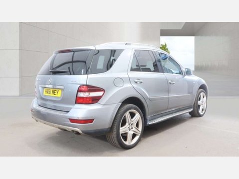 Mercedes-Benz M Class 3.0 ML300 CDI V6 BlueEfficiency Sport SUV 5dr Diesel G-Tronic 4WD Euro 5 (2 4