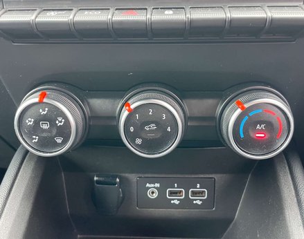 Renault Clio 1.0 Clio Iconic Bose TCe 5dr 42