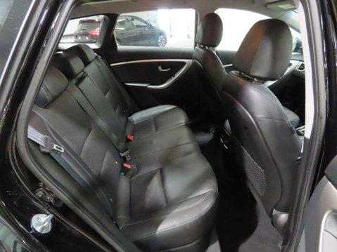 Hyundai i30 1.6 CRDi Blue Drive Premium Tourer DCT Euro 6 (s/s) 5dr 9
