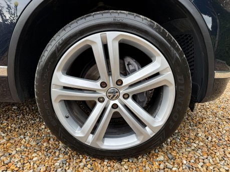 Volkswagen Touareg 3.0 TDI V6 R-Line Plus Tiptronic 4WD Euro 6 (s/s) 5dr 15