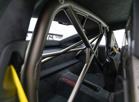 Porsche 911 (991.2) GT2 RS Weissach 12