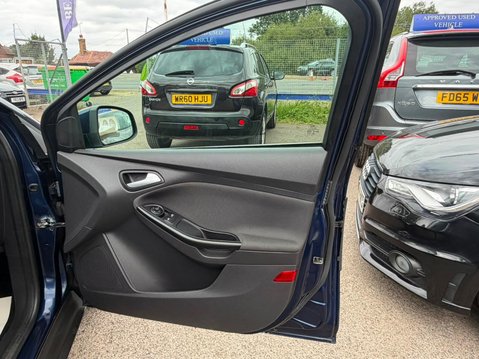 Ford Focus 1.0T EcoBoost Zetec Euro 5 (s/s) 5dr 23