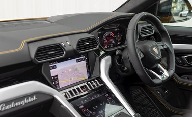 Lamborghini Urus 18