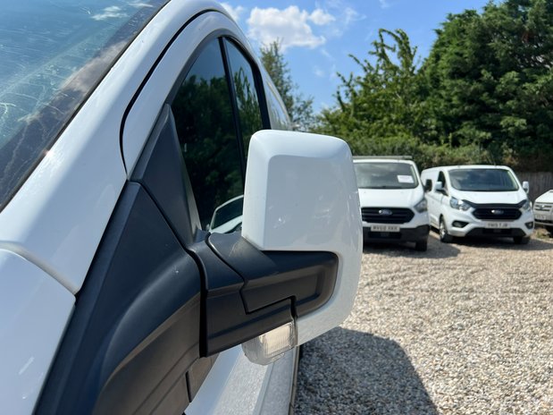 Ford Transit Custom AUTO SWB L1H1 Low Roof Trend Air Con Sensors Tow Bar EURO 6 NO VAT 27