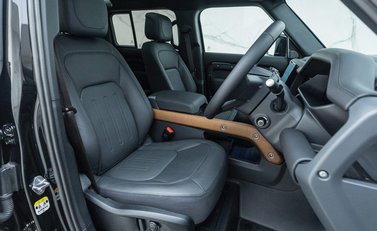 Land Rover Defender 110 D300 X 9