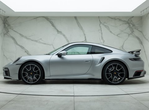 Porsche 911 Turbo S (992) 5