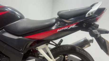 Honda CBR CBR125 2010 FUEL INJECTED PROJECT LEARNER SPORTS BIKE 125CC 7