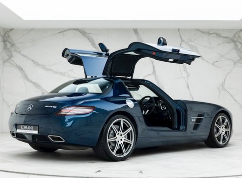 Mercedes-Benz SLS AMG 8