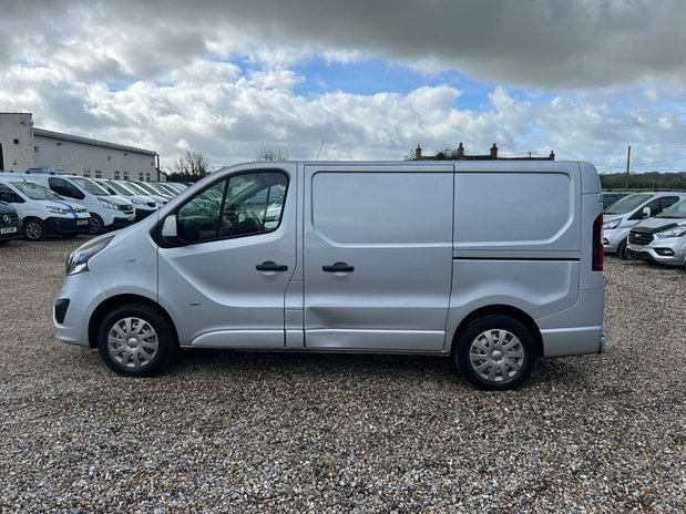 Vauxhall Vivaro SWB Low Roof Sportive 2700 Air Con Sensors Euro 6 NO VAT 1