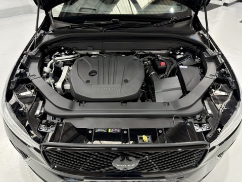 Volvo XC60 B5 ULTRA BLACK EDITION AWD 17