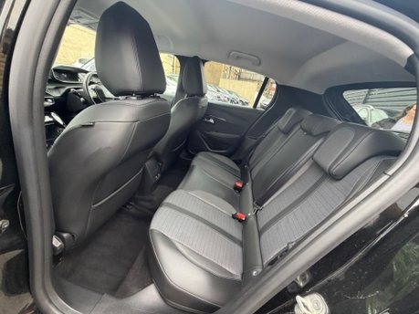 Peugeot e-208 ALLURE 11