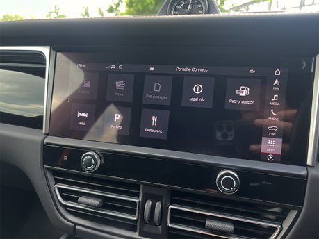 Porsche Macan S PDK 66