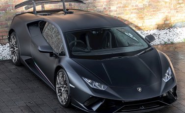 Lamborghini Huracan LP640-4 Performante 8