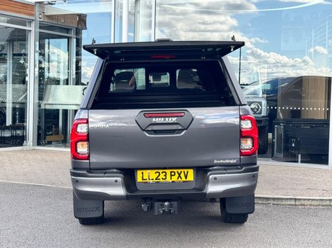 Toyota Hilux INVINCIBLE X 4WD D-4D DCB 9