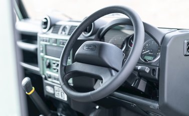 Land Rover Defender 90 Heritage Hard Top 11