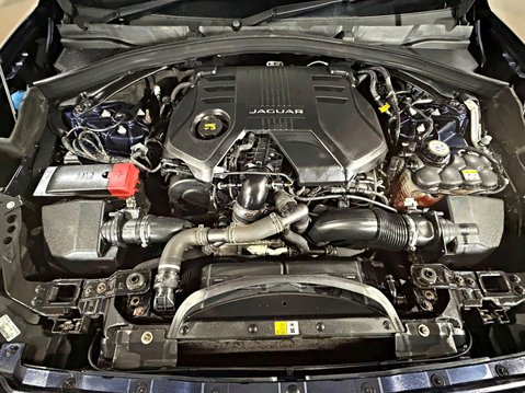 Jaguar F-Pace S 3.0 V6 D300 AWD AUTOMATIC 11