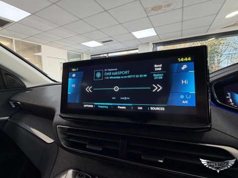 Peugeot 3008 1.6 13.2kWh Allure Premium e-EAT Euro 6 (s/s) 5dr 32