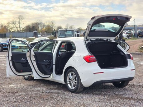 Mercedes-Benz A Class 1.5 A180d SE (Executive) Hatchback 5dr Diesel 7G-DCT Euro 6 (s/s) (116 ps) 4