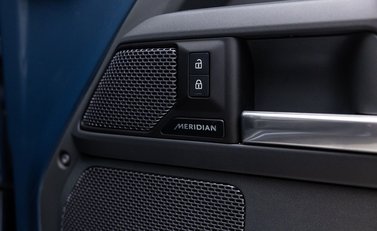 Land Rover Defender 90 D300 X-DYNAMIC HSE 44