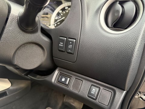 Nissan Navara 2.3 dCi N-Guard Auto 4WD Euro 6 4dr 33