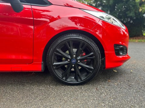 Ford Fiesta ZETEC S RED EDITION 31