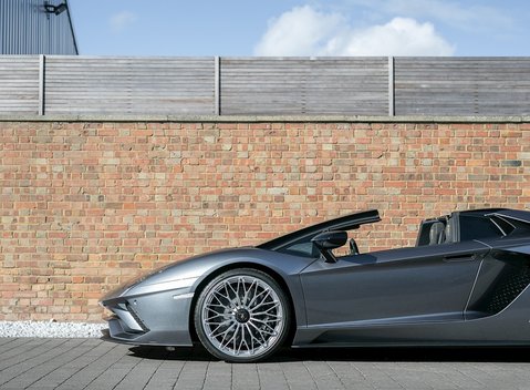 Lamborghini Aventador S LP740-4 Roadster 29