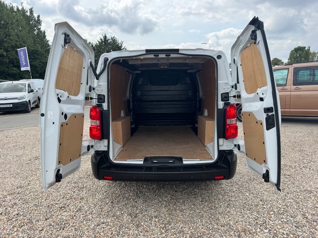 Vauxhall Vivaro LWB L2H1 [SOLD CM] Low Roof Prime 3100 Cruise Sensors EURO 6 8