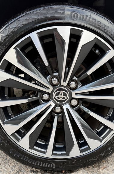Toyota Corolla DESIGN HYBRID - FULL TOYOTA SERVICE HISTORY - VAT QUALIFYING 