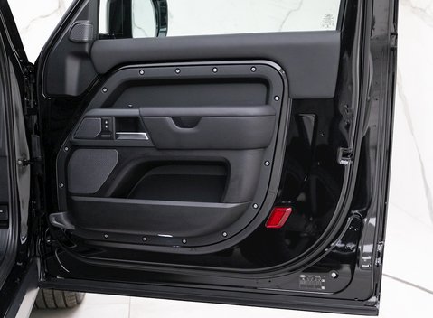 Land Rover Defender 90 X D300 18