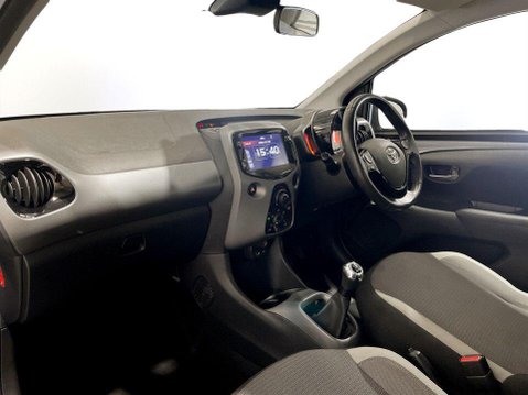 Toyota Aygo 1.0 VVT-i x-play Hatchback 5dr Petrol Manual Euro 6 (s/s) (71 ps) 15