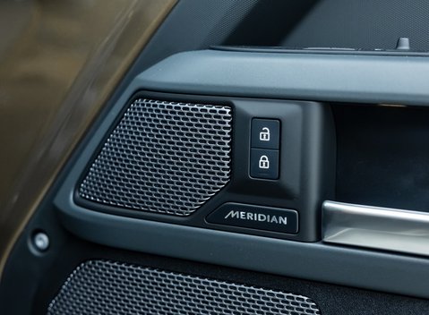 Land Rover Defender 110 X P400 26