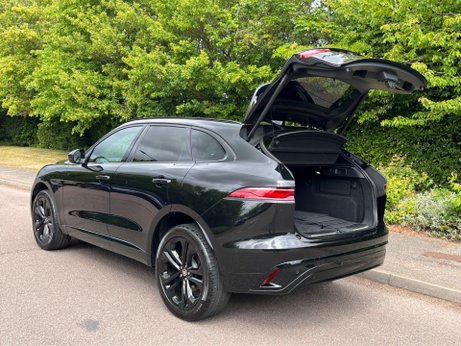 Jaguar F-Pace 2.0 D200 MHEV R-Dynamic HSE Black Auto AWD Euro 6 (s/s) 5dr 37