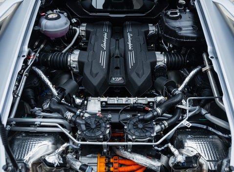 Lamborghini Revuelto 48