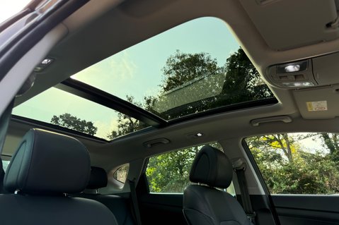Hyundai TUCSON CRDI PREMIUM SE - 2 OWNERS - 10 HYUNDAI SERVICES  52