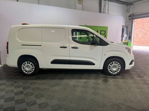 Vauxhall Combo 2300 1.5 SportIVE TD S/S 4