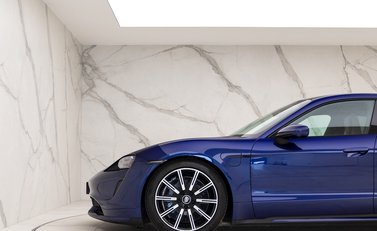 Porsche Taycan TURBO 26