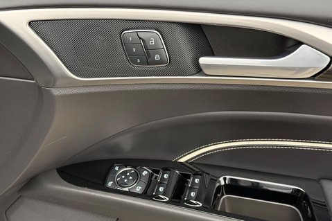 Ford Mondeo VIGNALE HYBRID - RARE CAR -CAMERA-HEATED/COOLED/ELECTRIC SEATS -HUGE SPEC 34