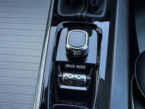 Volvo XC60 2.0 D4 R-Design AWD Euro 6 (s/s) 5dr 32