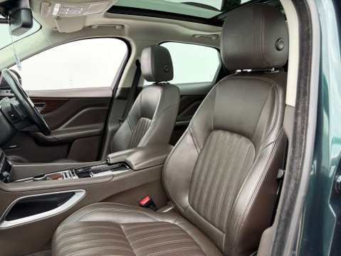 Jaguar F-Pace 2.0 F-PACE Portfolio AWD i Auto 4WD 5dr 64