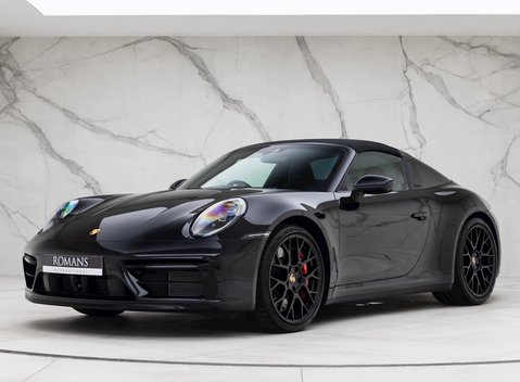 Porsche 911 (992) Targa 4 GTS 8