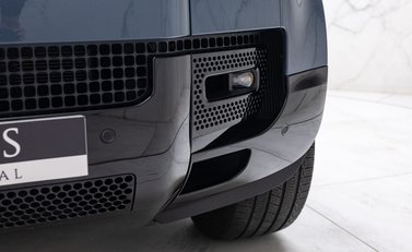 Land Rover Defender 90 D300 X-DYNAMIC HSE 17